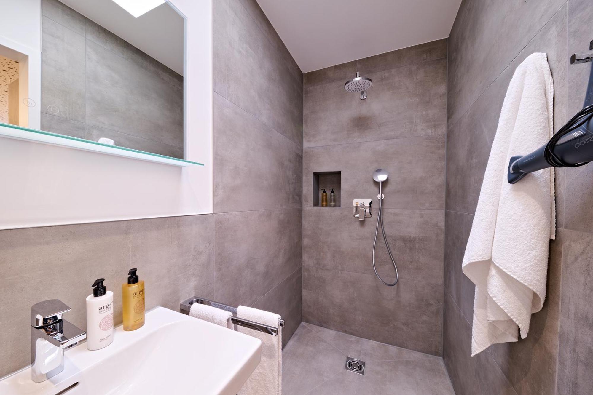 Xzllenz Traum Studio-Apartment, Frei-Parken, U-Bahn, Kueche Nürnberg Kültér fotó